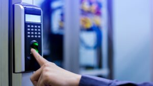 Industrial site security combining access control, IoT monitoring and AI video analytics