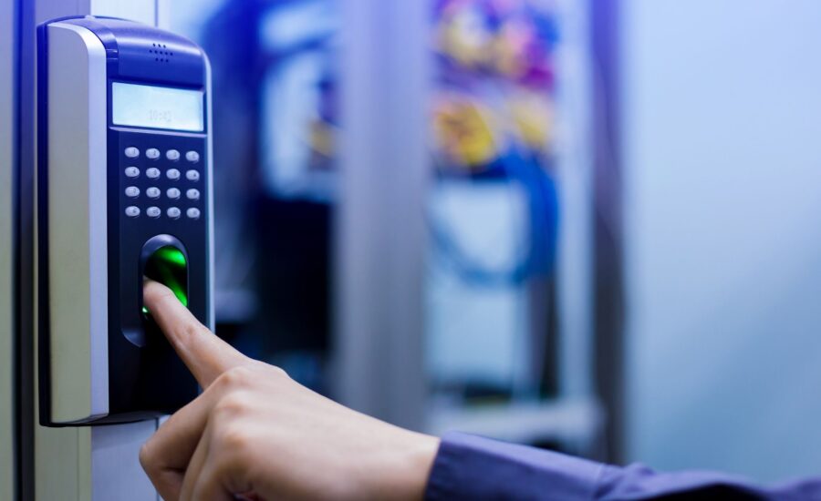 Industrial site security combining access control, IoT monitoring and AI video analytics