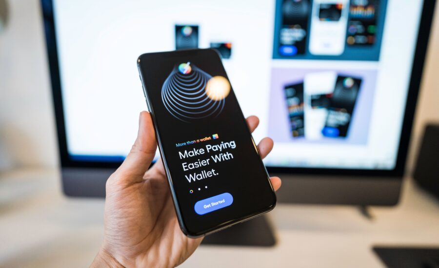 Aplikasi dompet digital di smartphone yang memakai OCR KTP e-KYC untuk onboarding nasabah